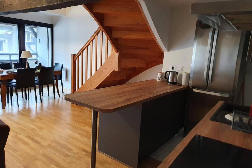 Appartement Exceptionnel 4 Etoiles Hyper Centre Albi 65 M2 Au 4Eme Etage Sans Ascenseur Avec Une Tour Du 12Eme Siecle Εξωτερικό φωτογραφία