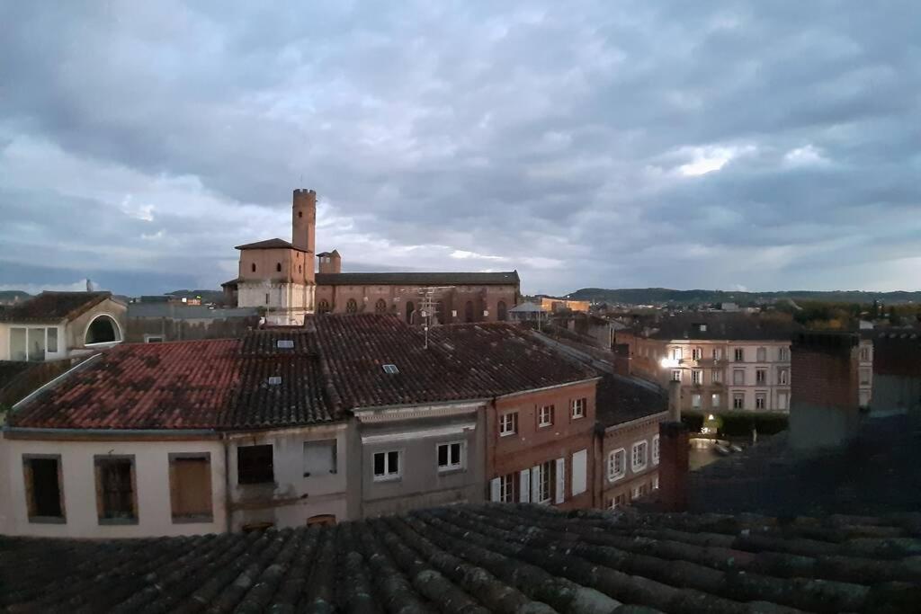 Appartement Exceptionnel 4 Etoiles Hyper Centre Albi 65 M2 Au 4Eme Etage Sans Ascenseur Avec Une Tour Du 12Eme Siecle Εξωτερικό φωτογραφία
